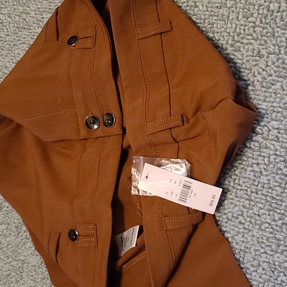 Women's Clothing - Picture 2 of 6